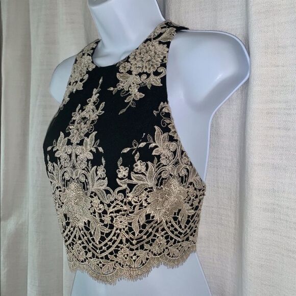 ALICE + OLÍVIA Cream Lace And Black Sleeveless Blouse Vest NWOT - Picture 2 of 4